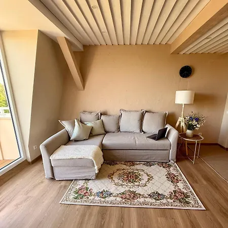 Juros Butas - Du Miegamieji Ir Svetaine Su Sofa Lova * بالانغا