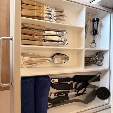 Juros Butas - Du Miegamieji Ir Svetaine Su Sofa Lova * Паланга