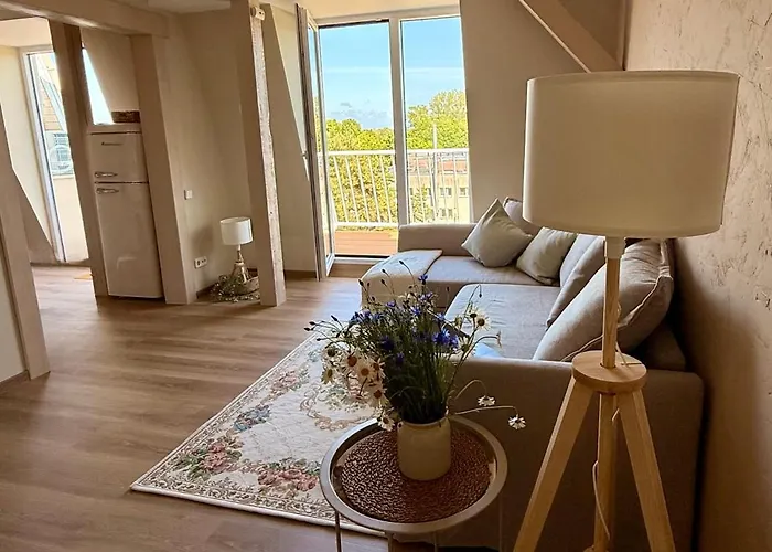 Juros Butas - Du Miegamieji Ir Svetaine Su Sofa Lova شقة