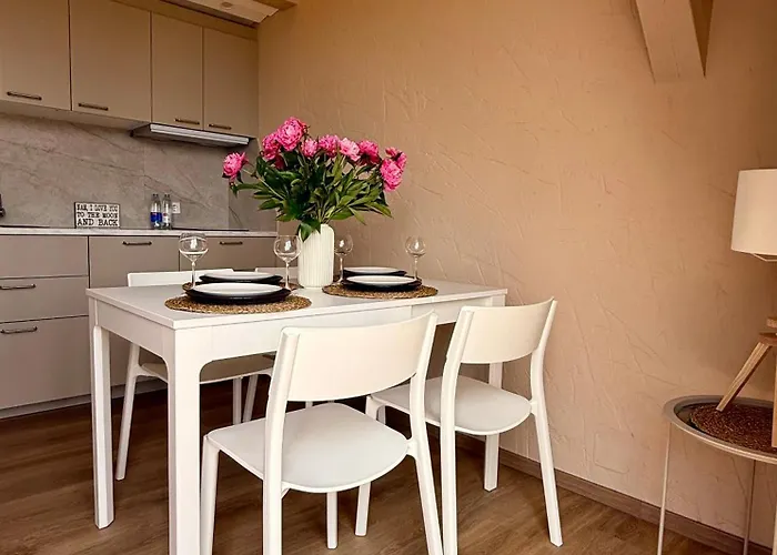 شقة Juros Butas - Du Miegamieji Ir Svetaine Su Sofa Lova