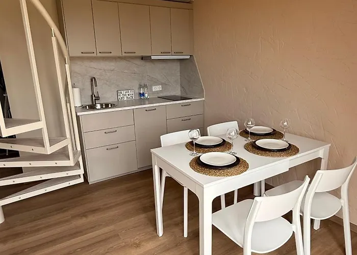 Juros Butas - Du Miegamieji Ir Svetaine Su Sofa Lova